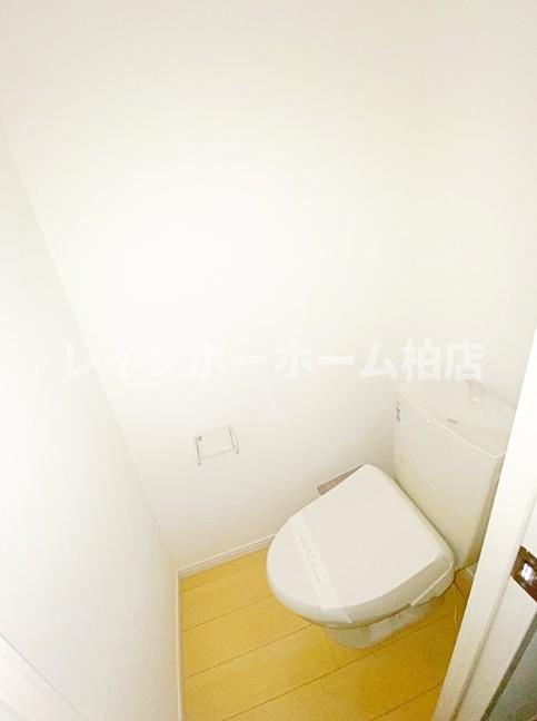 トイレ　温水洗浄便座です