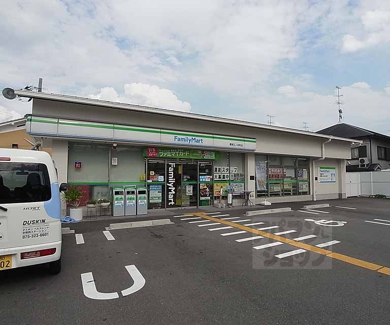 コンビニ　ファミリーマート樫原江ノ本町店（コンビニ）まで450m