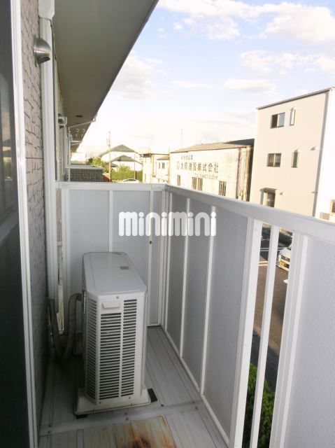 バルコニー　外干しができるので快適ですね。