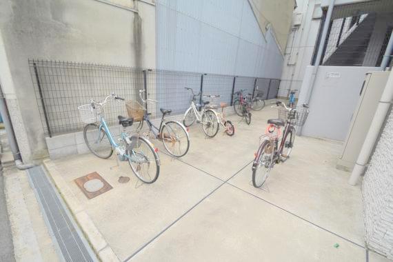 駐車場　敷地内には入居者専用の駐輪スペースもあります。