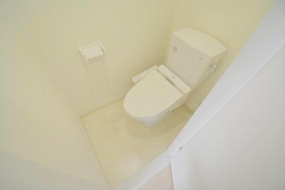 トイレ　綺麗なトイレにはウォシュレット標準装備です。