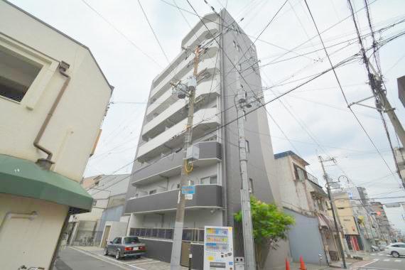 建物外観　存在感のある外観は落ちついた色合いで、堂々としていますね。