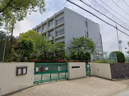 中学校　楠葉中学校（中学校）まで2214m