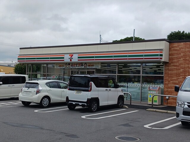 コンビニ　セブンイレブン（コンビニ）まで898m