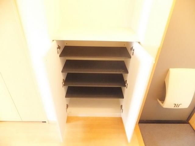 玄関　★下駄箱付きで玄関すっきり★