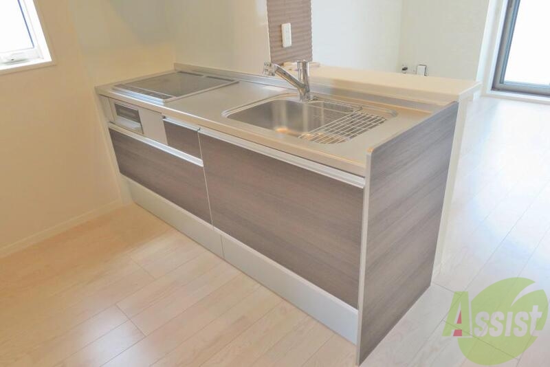 キッチン　広々としたですねー、新生活が楽しみですね。