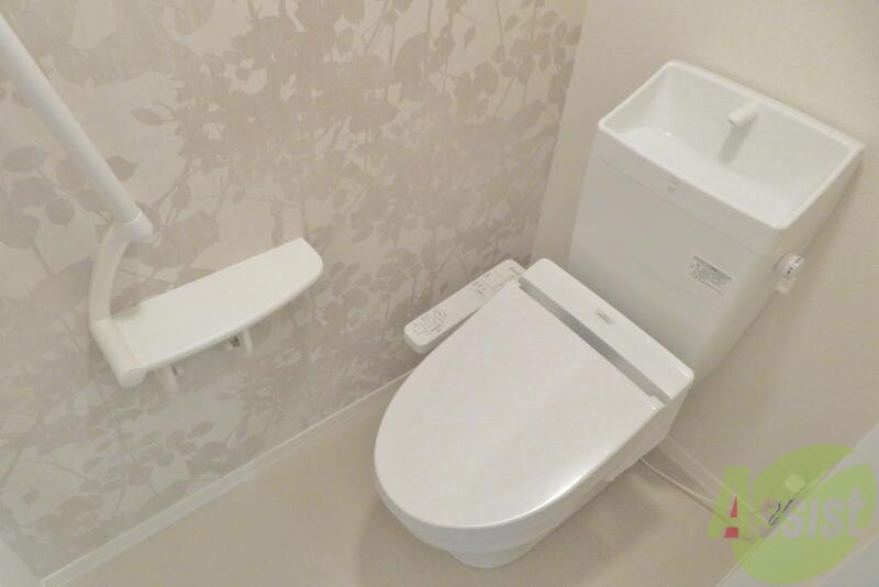 トイレ　トイレは、こんな感じで可愛らしい壁紙で綺麗ですね。