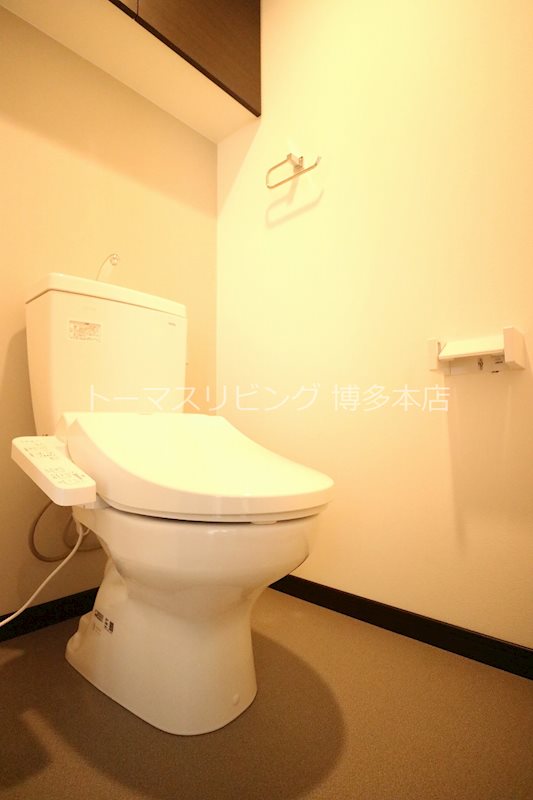 トイレ　フロアによりカラーが異なります。
