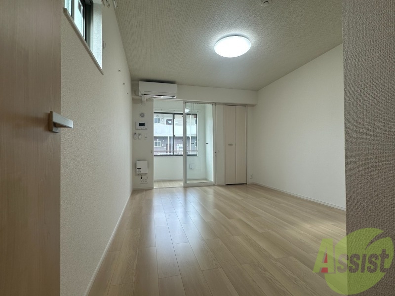 その他部屋・スペース　寝室になりそうな洋室です。シンプルで落ち着きますね。