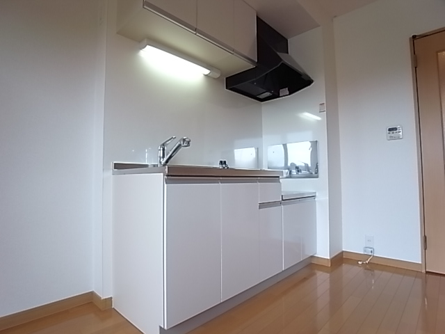 キッチン　ファミリーマート柳屋白水東店まで500m
