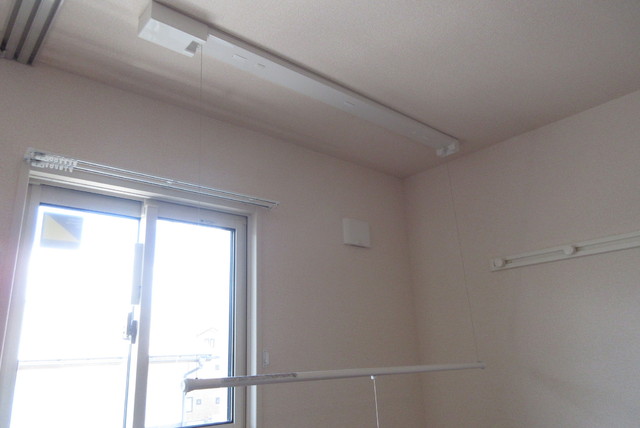 その他設備　室内物干機