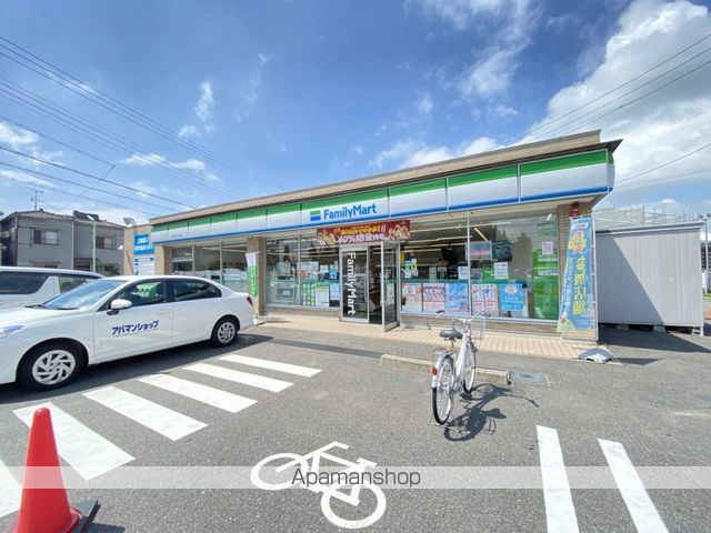 コンビニ　ファミリーマート十一屋三丁目店（コンビニ）まで119m