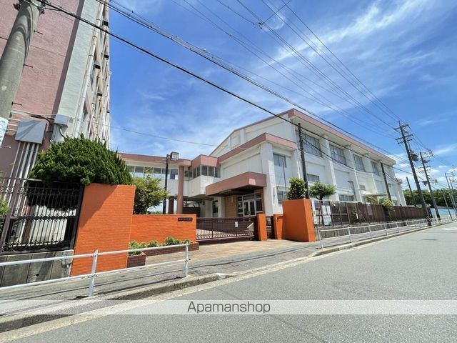 小学校　港西小学校（小学校）まで449m