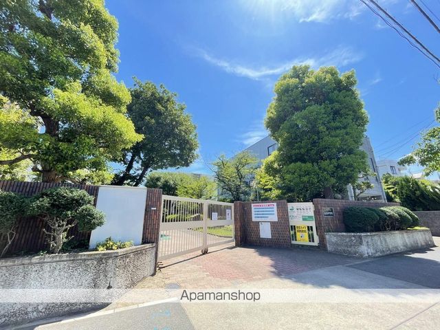中学校　港南中学校（中学校）まで602m