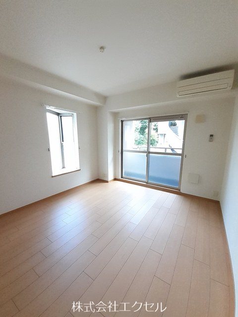 居室・リビング　２面採光のお部屋です。