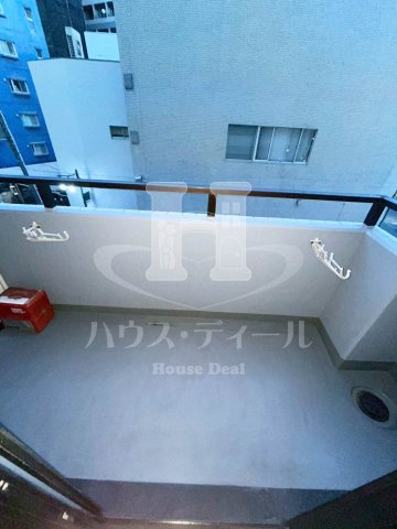バルコニー　暖かな日差しのふりそそぐバルコニー