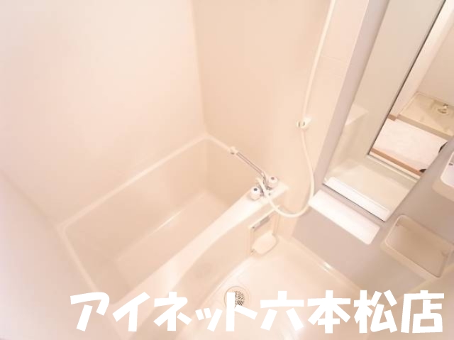 バス・シャワールーム　1日の疲れを癒しましょう。