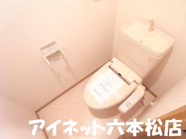 トイレ　清潔感のある空間です。