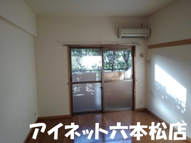 居室・リビング　広々８帖越えの洋室です。