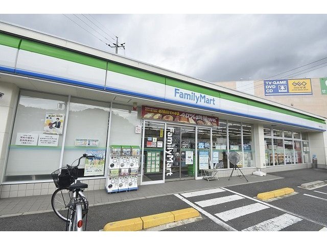 コンビニ　ファミリーマート深川五丁目店（コンビニ）まで296m