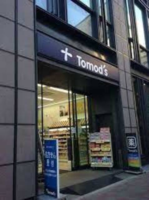 ドラックストア　トモズ銀座三丁目店（ドラッグストア）まで394m