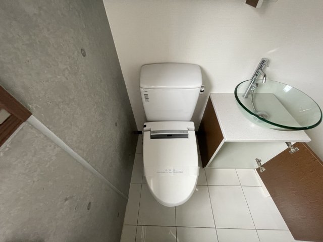 トイレ　※同タイプ別室参考写真です。