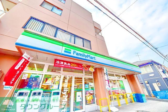 コンビニ　ファミリーマート（コンビニ）まで640m