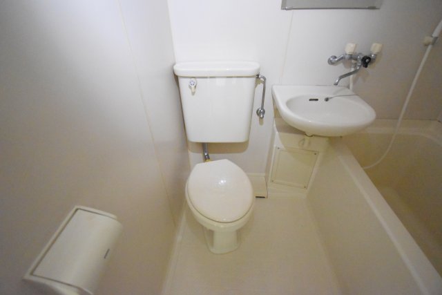 トイレ　別部屋参考写真、現況優先になります。