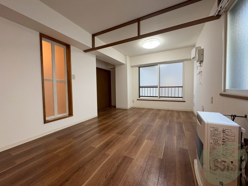 その他部屋・スペース　こちらのお部屋は光が差し込む、温かみのあるお部屋です。