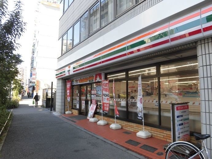 コンビニ　セブンイレブン新宿東店（コンビニ）まで175m