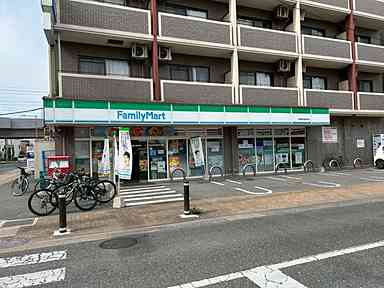 コンビニ　ファミリーマート福岡姪浜駅南店（コンビニ）まで195m