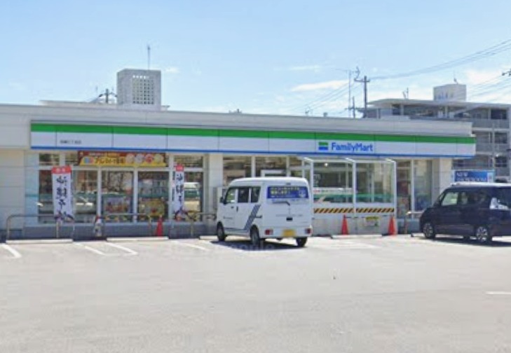 コンビニ　ファミリーマート宮里一丁目店（コンビニ）まで206m