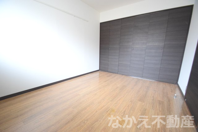 その他部屋・スペース　開放的な寝室です