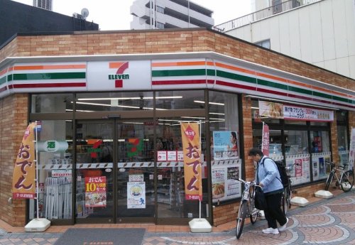 コンビニ　セブンイレブン 横浜伊勢佐木町７丁目店（コンビニ）まで198m