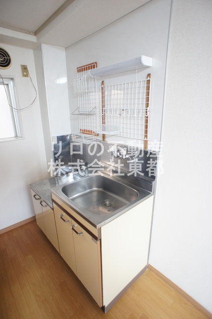 キッチン　キッチンは収納付なので、調理器具など必要な物を収納できます☆