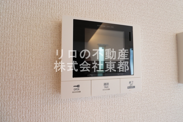 セキュリティ　来訪者の姿を確認できるＴＶモニター付インターホン設置済です！