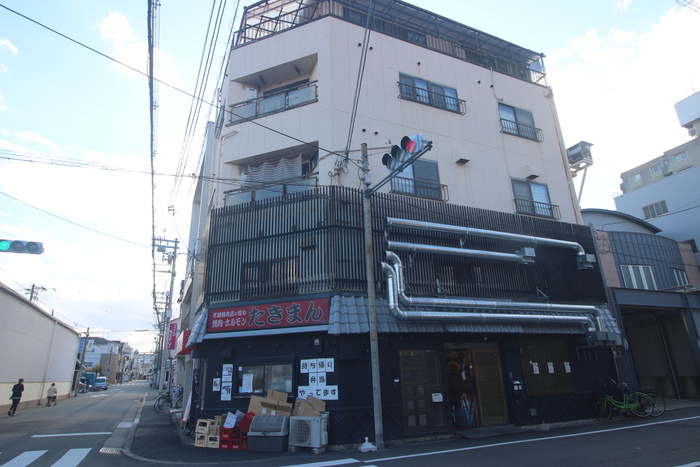 飲食店　焼肉屋さん（飲食店）まで261m