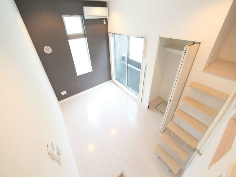 バルコニー　洋室6.1帖　上段ロフト6.6帖（収納でも部屋でも使えます）