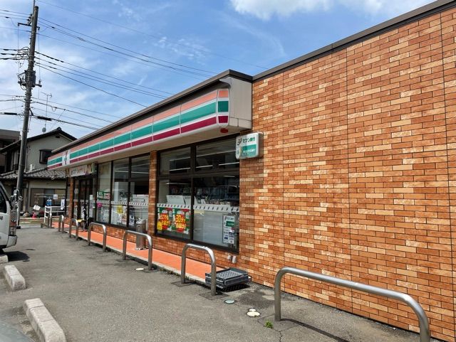 コンビニ　セブンイレブン（コンビニ）まで800m