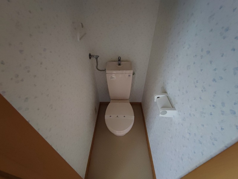 トイレ　こちらはトイレです。清潔感があり、安心して使用できます。