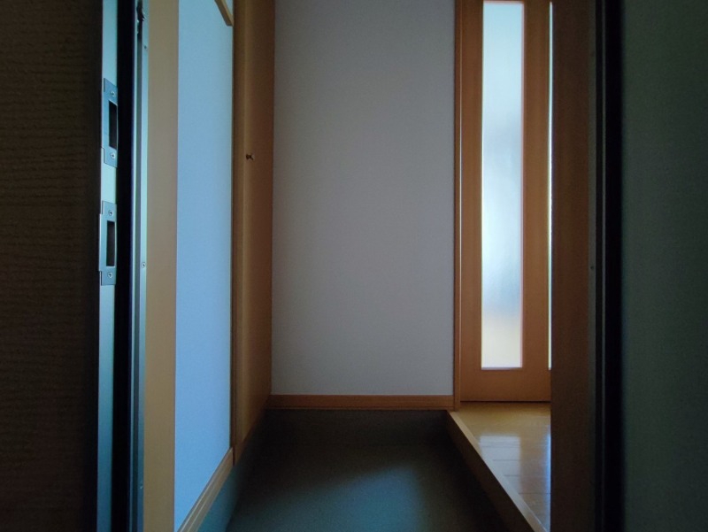 玄関　玄関の様子です。明るい印象ですね。気分もあがりそう。