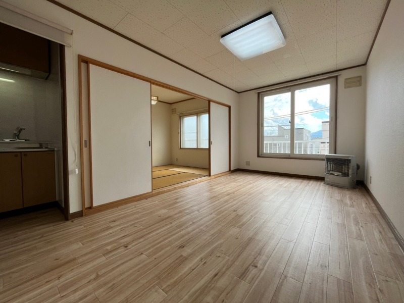 居室・リビング　広くてキレイなお部屋が広がっていて、充実した生活が送れそう。