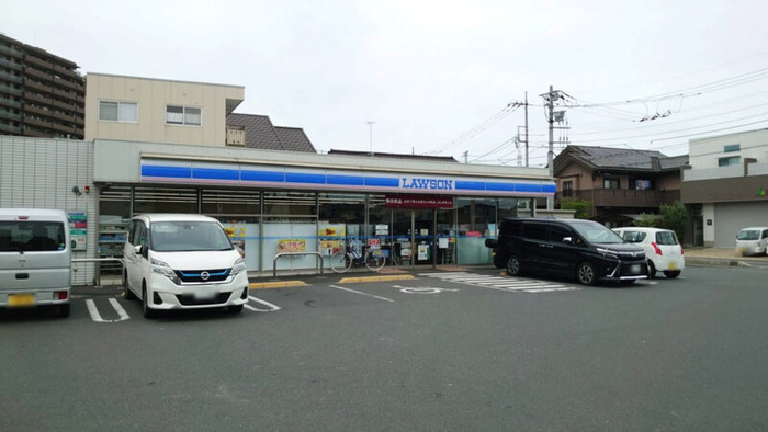 コンビニ　ローソン（コンビニ）まで550m