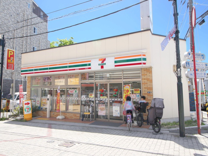 コンビニ　セブンイレブン豊中中桜塚２丁目店（コンビニ）まで241m
