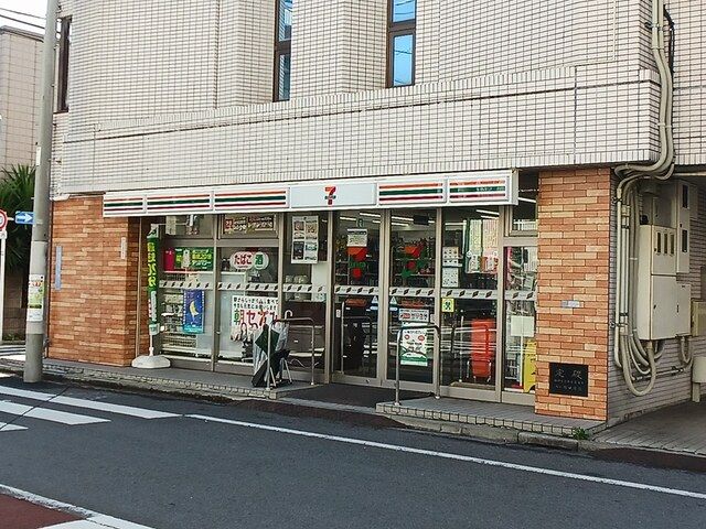 コンビニ　セブンイレブン（コンビニ）まで254m