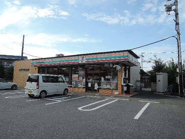 コンビニ　セブンイレブン上尾小泉店（コンビニ）まで579m
