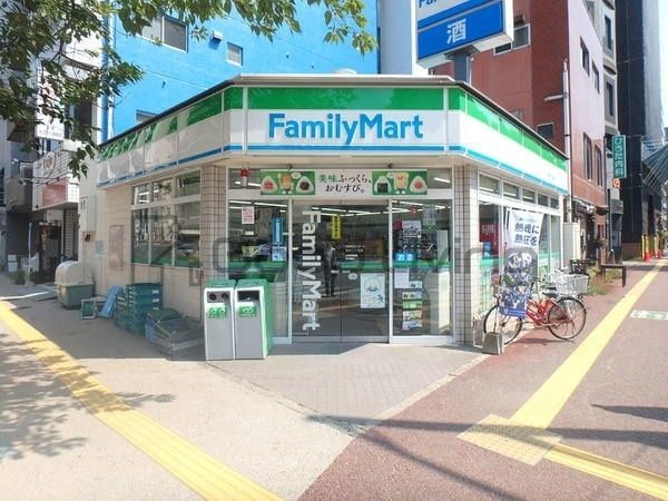 コンビニ　ファミリーマート荒戸二丁目店（コンビニ）まで300m