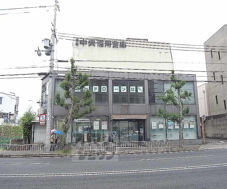 銀行　京都中央信用金庫 西京極支店（銀行）まで210m