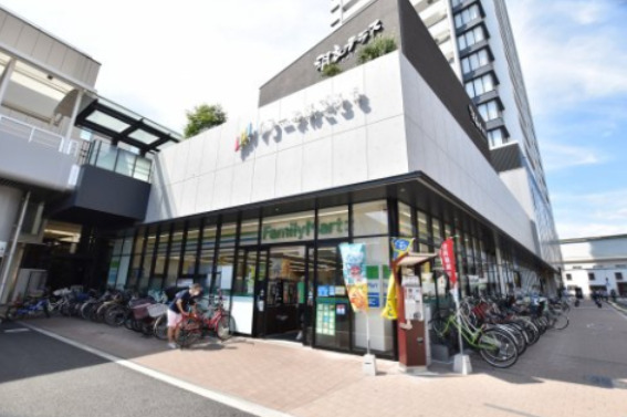 コンビニ　ファミリーマート 羽衣駅東店（コンビニ）まで717m