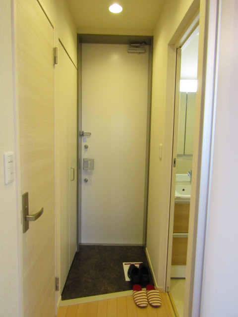玄関　※別部屋参考写真